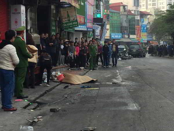 Xe Ford Escape đâm 5 xe trên phố Ngọc Khánh, một cụ bà tử vong