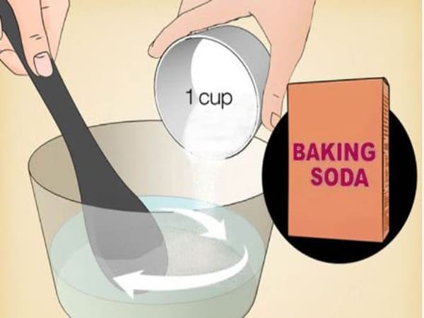 Dùng dung dịch tự nhiên (Giấm và Baking Soda)